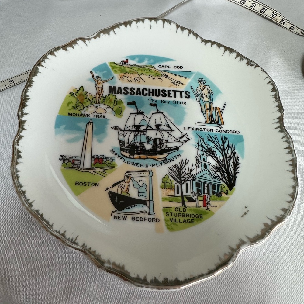 Vintage Massachusetts souvenir decorative plate